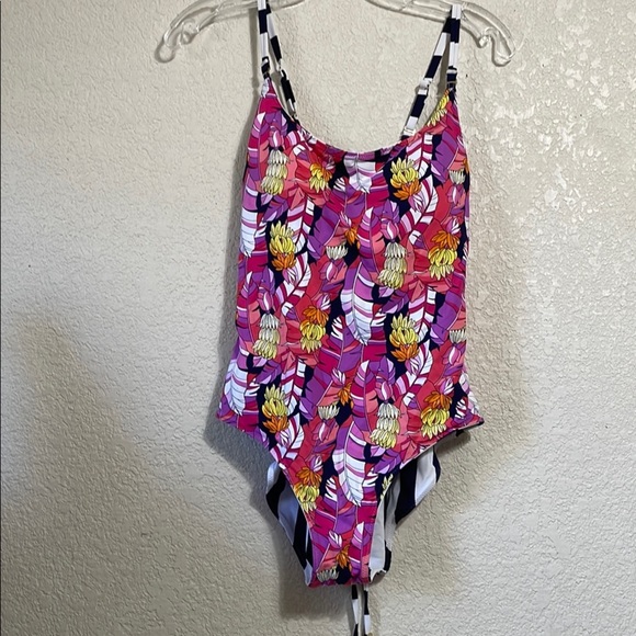 TOMMY BAHAMA REVERSIBLE WOMEN’S SWIMSUIT - Picture 1 of 6